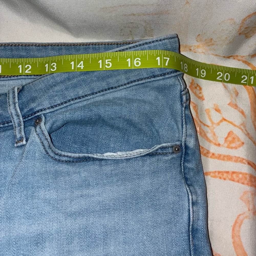 Levi's Women's Light Blue and Medium Blue Skinny Jeans - Pair - Picture 5 of 13